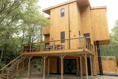 Image de The Pole House: renovated bohemian retreat on Chappy! Beach 5 min, pets ok, Ac!