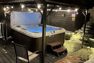 Image de Oasis @ Bear Lake! \nHot Tub + Deck + Theatre Room + Stunning Views