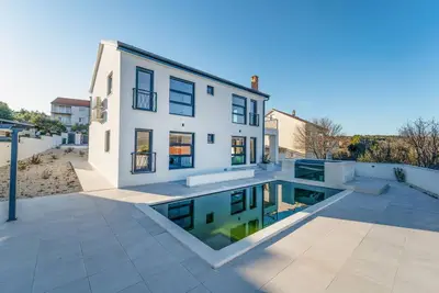 Image de Superbe maison à Pridraga avec jacuzzi