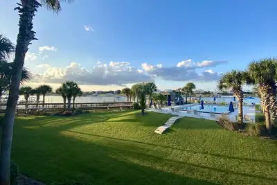 Image de Walk to Florabama from Renovated Ground Floor 2Bd-2Ba w/ Pickleball, Boat Slips