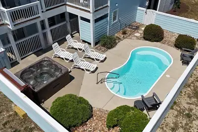 Image de ⭐️1 min to Beach! 🏊♂️Heated pool included; Hot Tub; Pets; Ocean Views; Arcade!