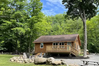 Image de Modern and Spacious Cabin w/ Firepit - Walkable to Beach & Close to Town!
