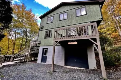 Image de Retreat to Jackson's Ridge and enjoy the Poconos!
