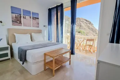 Image de Cozy apartment with Jacuzzi/ fast Wifi/Ps5/huge pool and kids pool. Family place