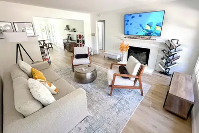 Image de Mid-Century Modern Oasis in La Jolla Shores: Steps to Beach, Fun for Families!