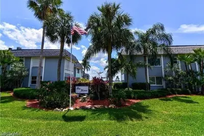 Image de Ft Myers Resort Style Living on the Water with View. Beach 15 Minutes Away.