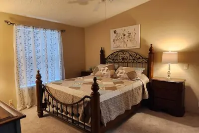 Image de peaceful Retreat in the Pines