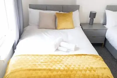 Image de 2 bed townhouse close to Lfc Stadium