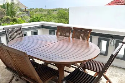 Image de 3 bedroom villa with private indoor pool 10 minutes walk to the beach