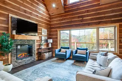 Image de Gorgeous 4 Br Cabin w/ Pool!