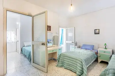 Image de Town House in perfect central location with all amenities nearby!