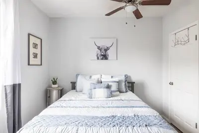 Image de Cheerful 3 bedroom 2 bath with large backyard