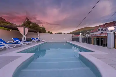 Image de Villa Anny with Private Pool & Free Parking Garage