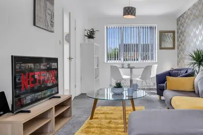 Image de 3br Home in West Bromwich| Garden & Free Parking