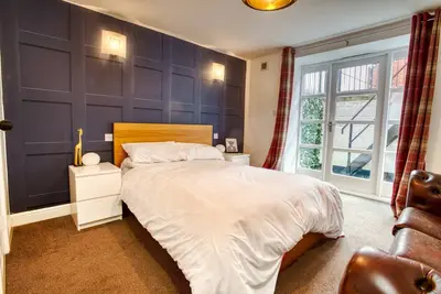 Image de Pass the Keys | 2 Bed Flat in Old School House