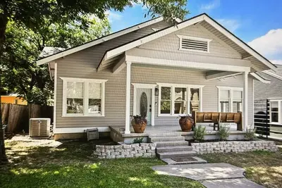 Image de Acl and F1! 1 Block Off South Congress-Location Perfection. Rent Acl or all Oct.