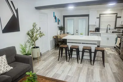 Image de Calm Comfort Getaway/ 7 miles to the beach/pier