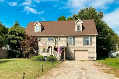 Image de The Reservation - dog-friendly home with fenced yard, deck, grill, & beach gear