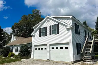 Image de Peaceful farm stay with mountain views, sunny patio, & firepit - near skiing