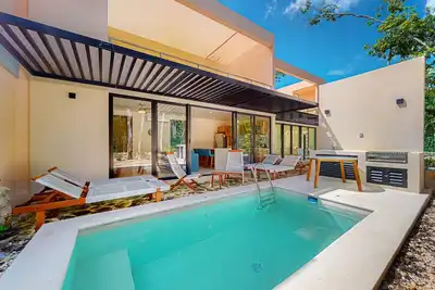 Dreamy home with private plunge pool - near cenotes/shops/dining