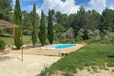 Image de Superbe propriété avec vue imprenable, piscine, jeu de boules au cœur du Luberon