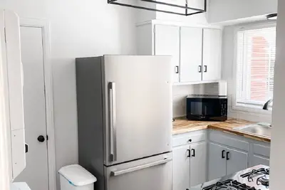 Image de Serenity near Forsyth Park: Timeless 2br/1ba