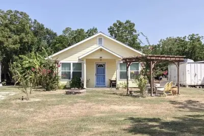 Image de A family friendly retreat close to fishing and the beach!