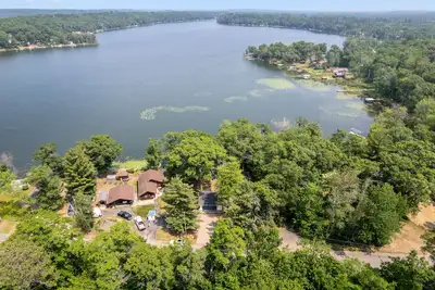 Image de 'The Motley Crew Haus' Northern Mn Updated Lake House - 100 feet of lakeshore!
