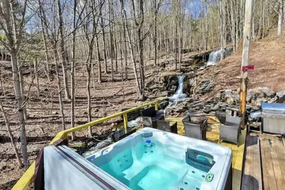 Image de Relaxation Retreat: Home w/Hot Tub, Gym & Sauna