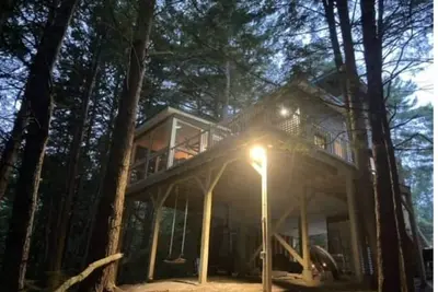Image de Sugar River Treehouse -relaxing escape among the trees on the serene Sugar River