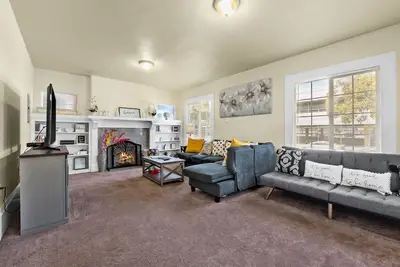 Image de Spacious Home in the heart of the Bay