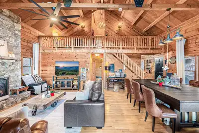 Image de Cozy Cabin, Newly Updated, Mtn Views, Hot Tub, Hiking, Mountain Biking