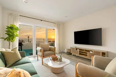 Image de Oceanview Suite | Steps from Ocean | King bed