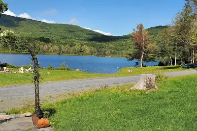 Image de Serendipity Lake House on Lake Heloise. Beautiful private 4000 sq ft lodge