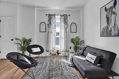 Image de 2nd flr Paradise downtown Allentown! Secured parking lot