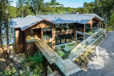 Image de Modern 5 bed 7 bath cottage on Lake Rosseau with boathouse!