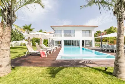 Image de Magnificent Lisbon Coast Villa | 7 Bedrooms | Villa Alba | Private Jacuzzi & Swimming Pool | Aroeira
