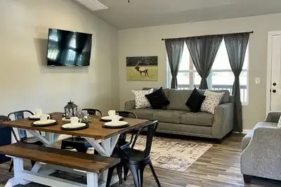 Relaxing Hillside Getaway with a Mountain View