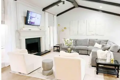 Image de New Magnolia Mansion-4400sqft Hot Tub & 2 Game Rms