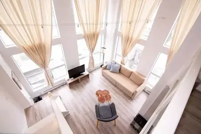 Image de Sleeps 4/Beautiful Corner Loft in Dt Vancouver\n