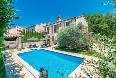 Image de Charming Istrian Stone-Built House, A/C, Private Pool in a Village Location - 3km to Sveti Lovrec!