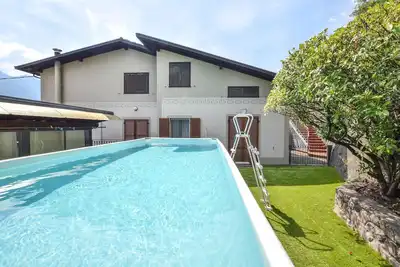 Image de Bel appartement à Rogno avec WiFi