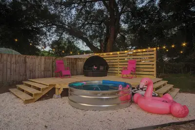 Image de Super Fun Family Bungalow - Hot Tub - Yard Games - Seasonal Cowboy pool