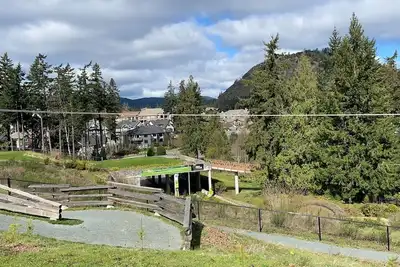 Image de Close to Bear Mountain\nHuge house that could accommodate a big group.
