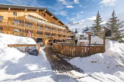 Image de Chambre Charmante! | Jacuzzi + Skiez aux 3 Vallées