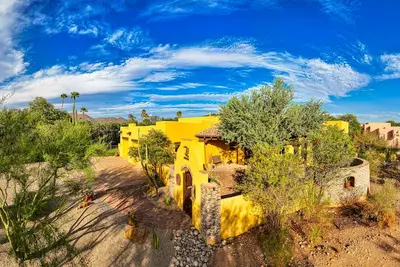 Image de Scottsdale Agave House- Located on one Acre, Resort Style Amenities + Private Casita!