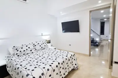 Image de Casa De Lujo En Ciudad Jardin