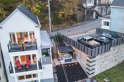 Image de City View Sanctuary with Hot Tub