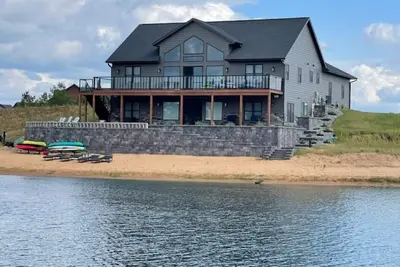 Image de Beach house near Castle Rock Lake.