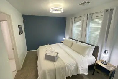 Image de Norman Ou Football Getaway with King Bed - Comfortable, Clean, Convenient!